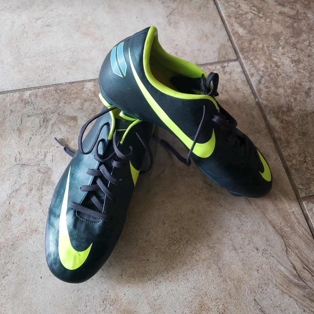 ⚽️ Nike Soccer Cleats